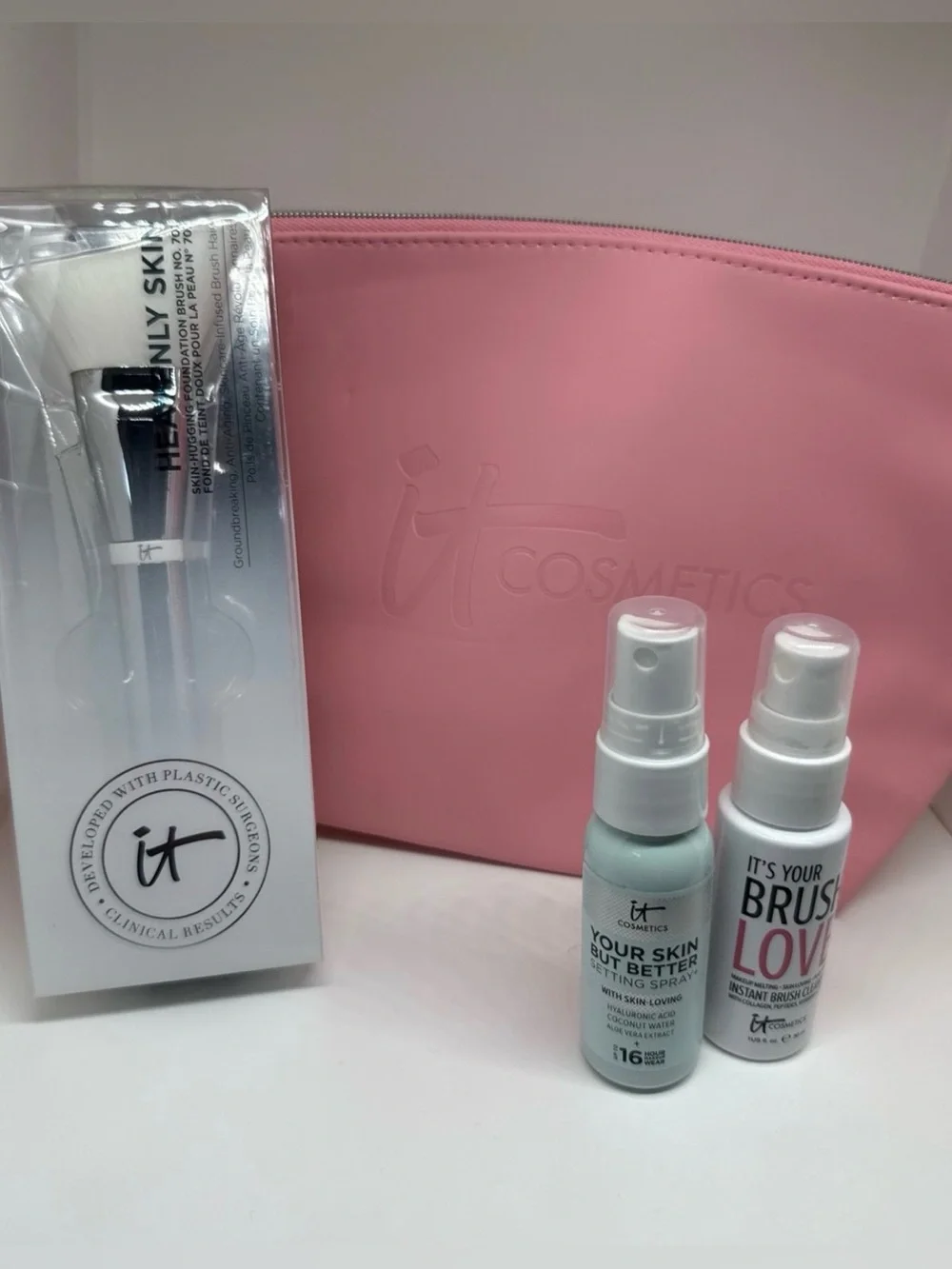 IT Cosmetics Makeup Bundle Heavenly Skin Brush #704 Bag & Minis NEW